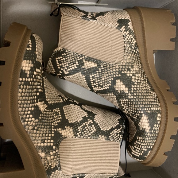 Boots - Picture 5 of 6